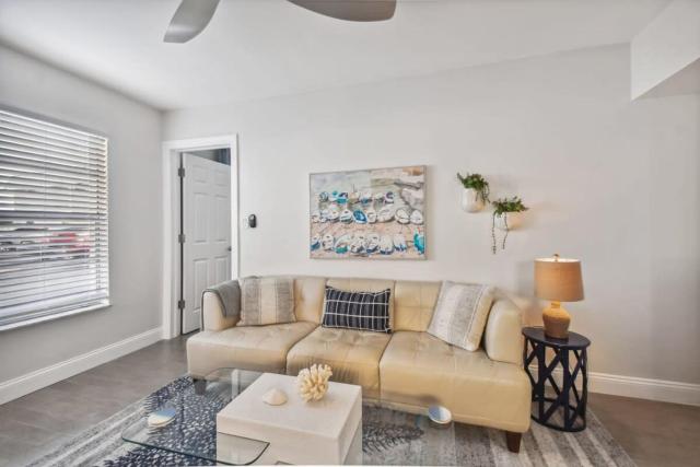 2Bedroom Indian Rocks Beach Condo-Steps to Sand