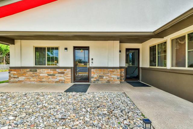 Super 8 by Wyndham East Stroudsburg - Poconos