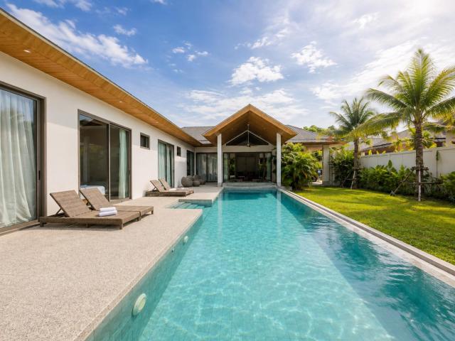 Kamala Grand Estate 5BR Luxury Pool Villa with Seamless Voyager Arrival