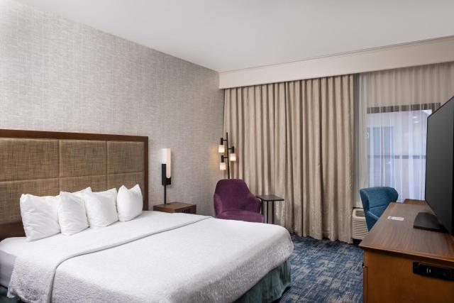 Hampton Inn and Suites Asheville Airport