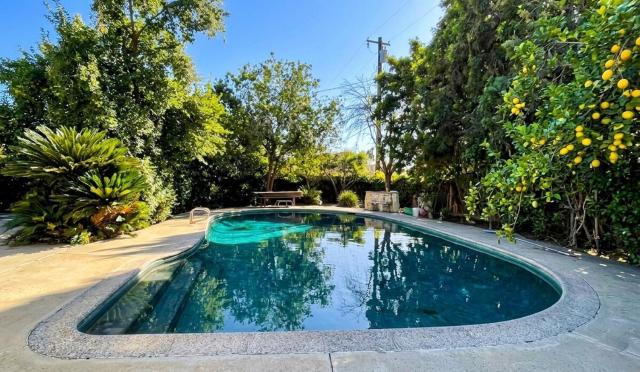 Steps to CSUN - Private Pool & Yard
