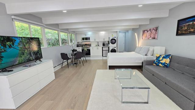 Newly Renovated Studio in Beautiful & Prestigious West Vancouver