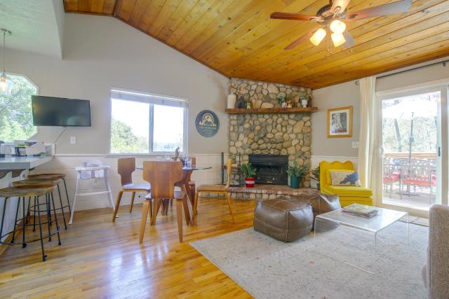 Lake, Trails & Slopes! Family Cottage in Crestline