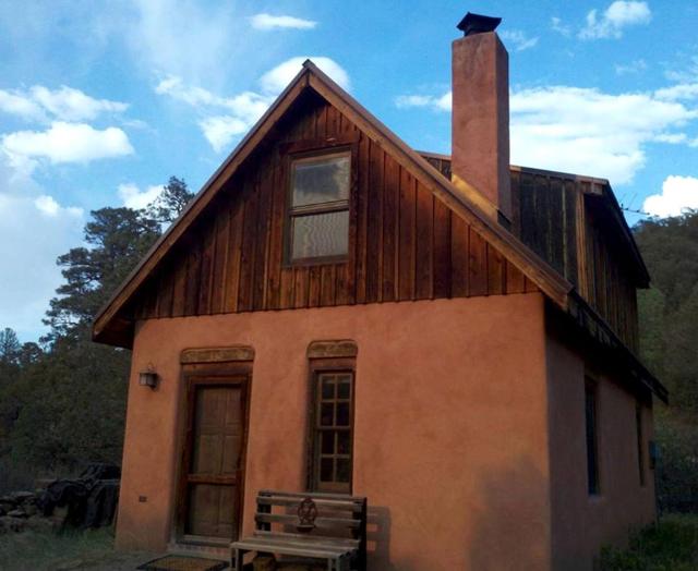 Off-Grid Eco-Friendly Cabin Rental near Tijeras, New Mexico