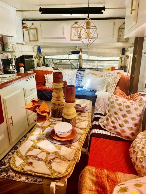 Vintage Camper Retreat with Fire Pit & Private Deck in Hopkins, South Carolina