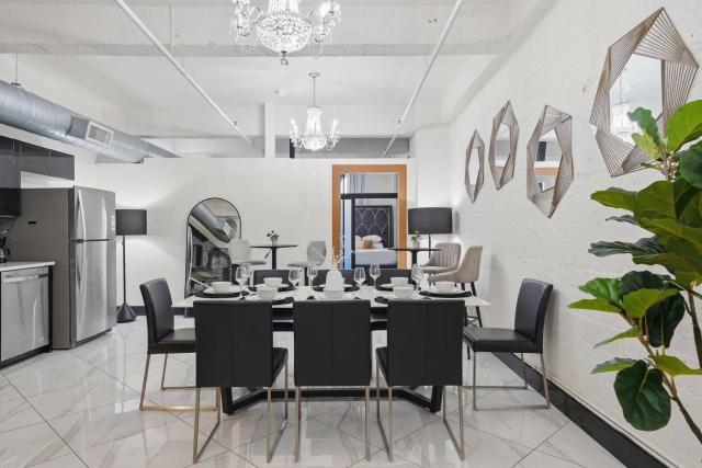 Downtown Woolworth Loft Sleeps 8 Gaslamp Quarter