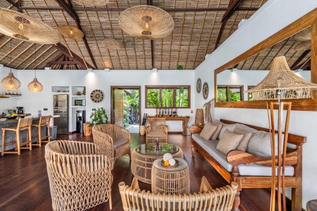 Tropical 4-BR with Private Pool In Canggu- Bali