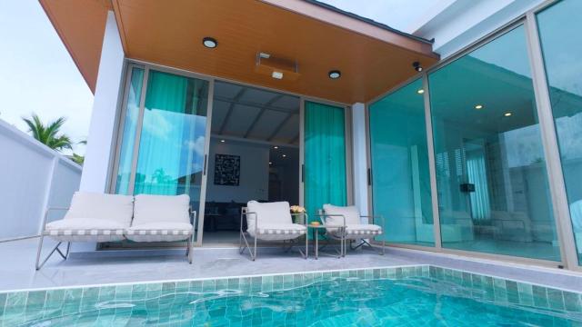 Morningsun Villa Just 2 minutes to the beach Brand new detached villa Huge private pool Quiet and convenient private courtyard Perfect holiday home