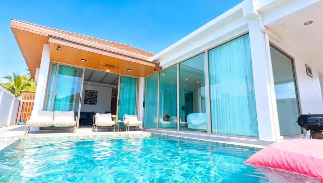 Morningsun Villa Just 2 minutes to the beach Brand new detached villa Huge private pool Quiet and convenient private courtyard Perfect holiday home