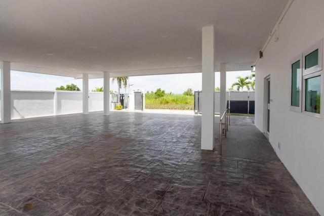 Pet Friendly Spacious 7 Bedroom Pool Villa