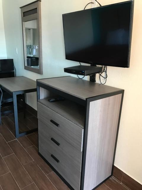 Moonlight Inn & Suites
