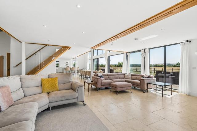 Secluded, contemporary barn in expansive gardens - Pass the Keys