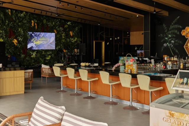 Luxury condo - 10 min walk to Kata beach, Roof Pool