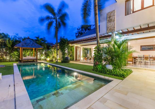 3BR Villa with AC Living & 12m Pool