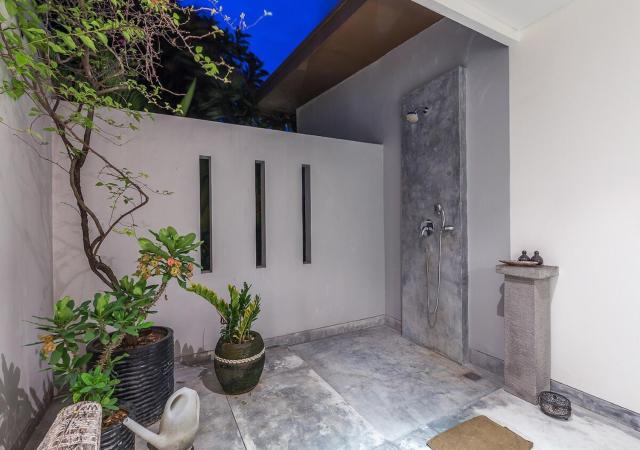 3BR Villa with AC Living & 12m Pool