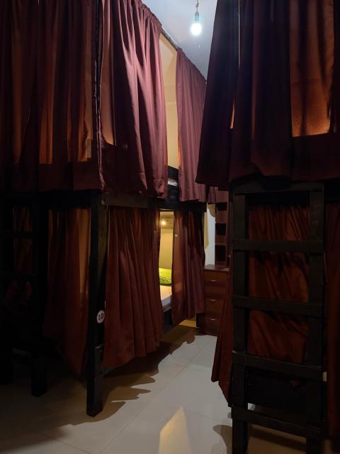 The Travellers Hostel & Private Rooms