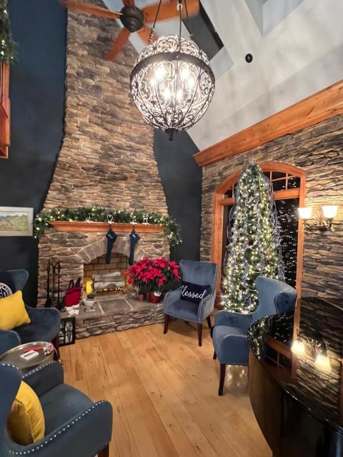 Alder Hall - A Beautiful Mountain Chalet