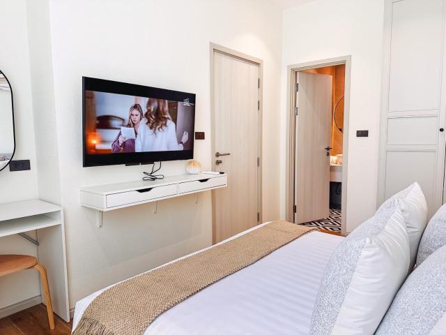 Title Halo 2-Bedroom Pool Access Suite by TVC MA109