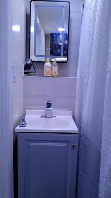 Cozy private studio in Selden Ny with private entrance
