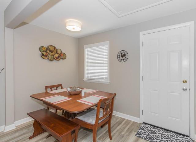 Historic Downtown Apt - Fast WiFi Near Dining &