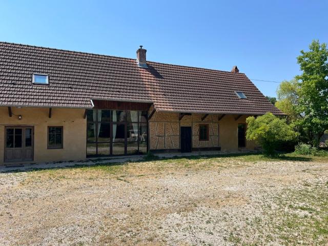 Ferme bressane 15 personnes avec piscine et grand parc