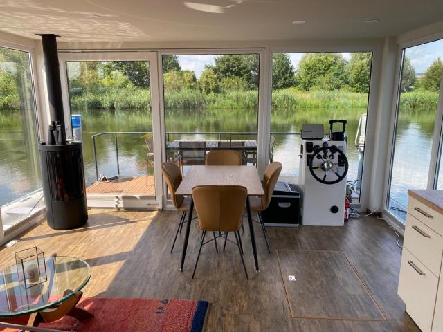 Exklusives Hausboot - Sauna, Sonnendeck & privates Beiboot