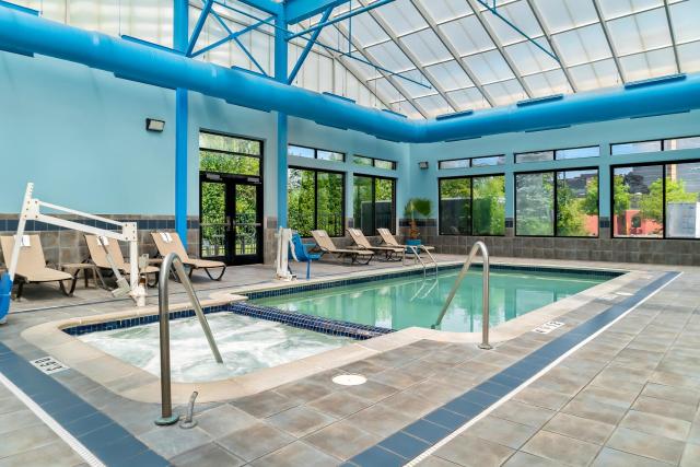 Holiday Inn Express & Suites Southfield - Detroit