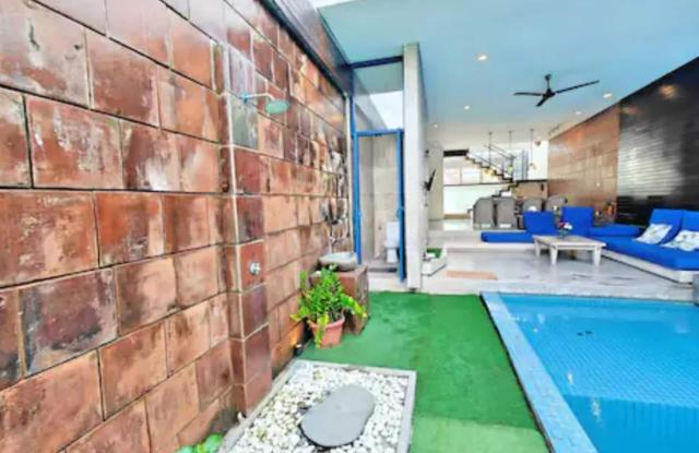 Large 3BR Jimbaran Villa with Pool & Wi-Fi