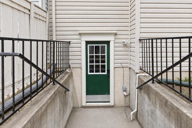 Cozy Reston Basement Suite