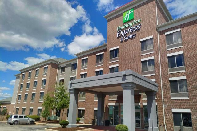 Holiday Inn Express & Suites Milwaukee NW - Park Place by IHG