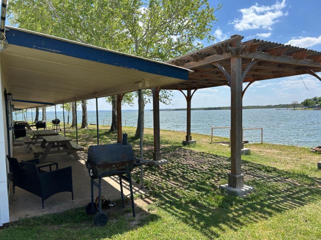 Oasis Lake Buchanan
