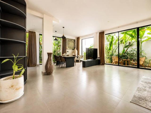 Stylish 3BR Pool WiFi 200