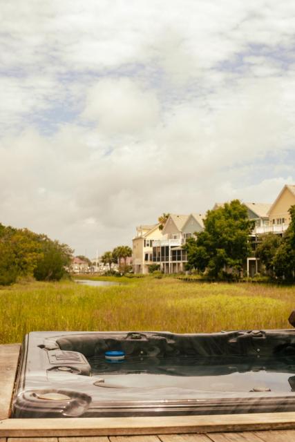 Water's Edge Inn - Adults Only