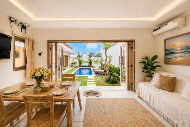 Tropical 2BR Pool Villa Walk to Berawa Canggu