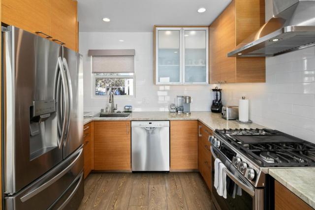 Newly Renovated 3BR Modern Apt in Heart of Ocean Beach