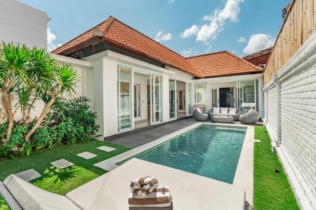 Luxury escape 2BR villa home cinema & pool Canggu