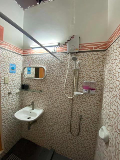 MLB Bungalow Hostel