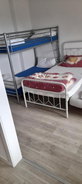 5 Betten im Schlafsaal