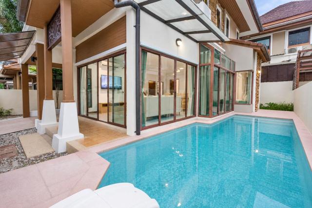 3 BR Pool Villa Aroonpat in center of Patong