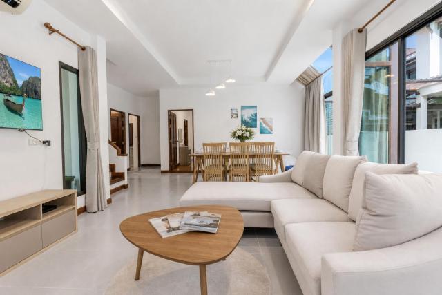 3 BR Pool Villa Aroonpat in center of Patong