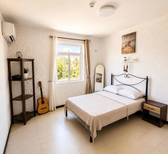 Albion Coastal Stay , Private Room in Shared Apartment with Pool