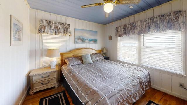 Charming Oceanfront 5BR in Cherry Grove • Private Dune Walkway • Terrapin Cove