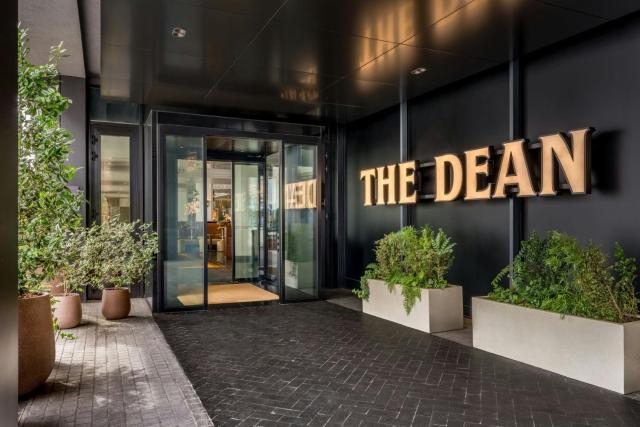 The Dean Munich, Autograph Collection