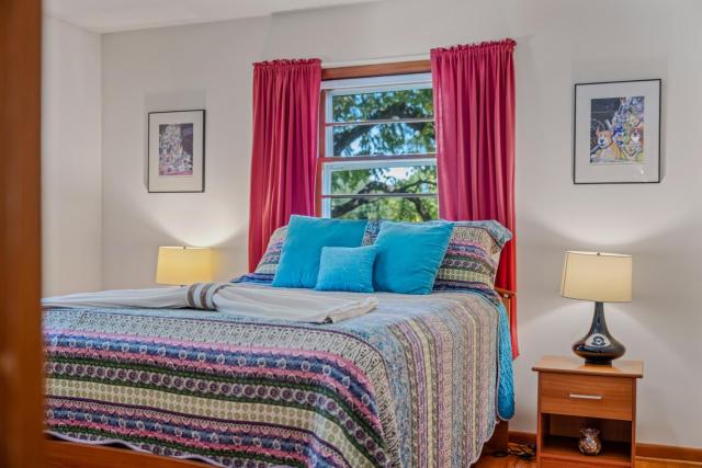 Castle View - Wifi, Pet Friendly, Screen Porch, Game Room, Grill, Family Friendly, Kid Friendly, Fireplace