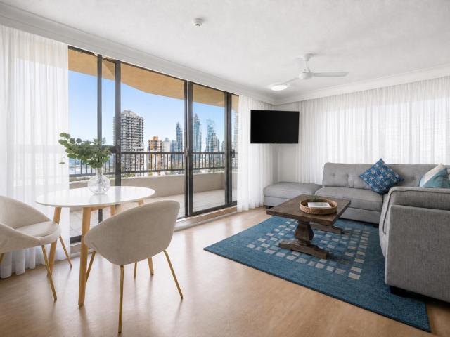 1BR Ocean View Escape with Rooftop Pool & Spa