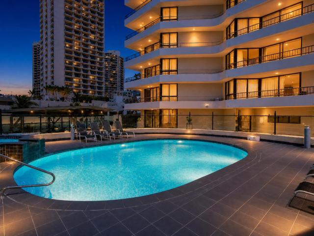 1BR Ocean View Escape with Rooftop Pool & Spa