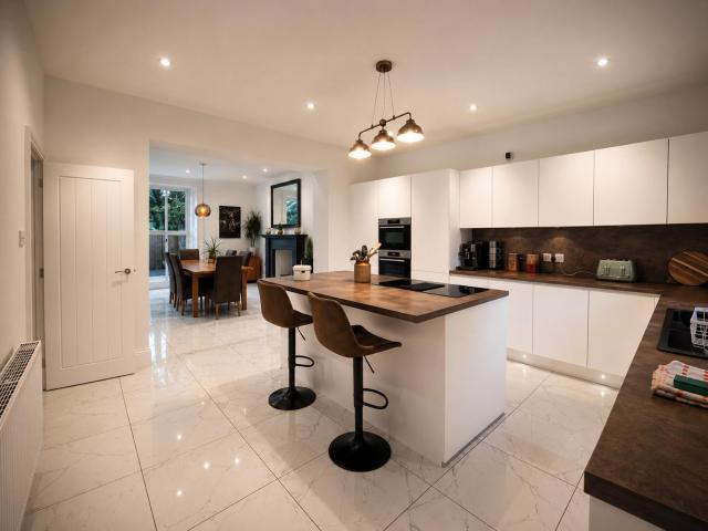 Headlands by Alt-Stay Contractor Accommodation - 5 Bed Detached Contractor Home With Parking, Wi-Fi & Full Kitchen & En-suites - Ideal For Long stays