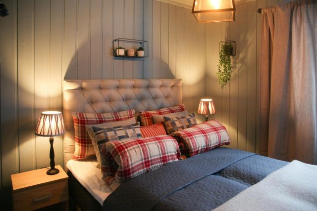 Cozy cabin with warm designs in Etnedal