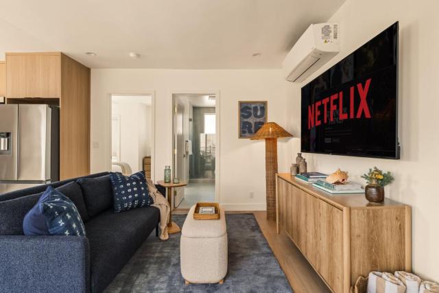Tide House Hermosa Beach - No 2 - 1bd w Parking