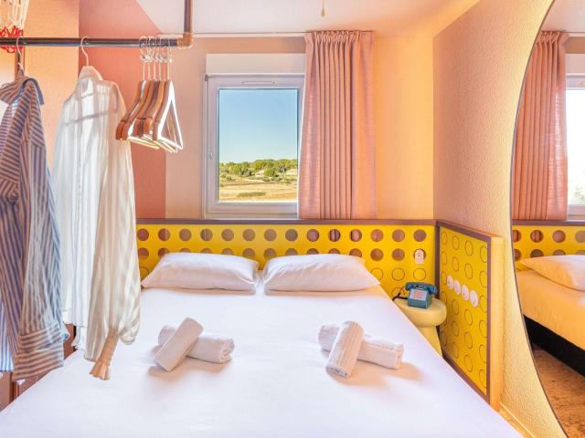 ibis Styles Pont du Gard Route d'Avignon